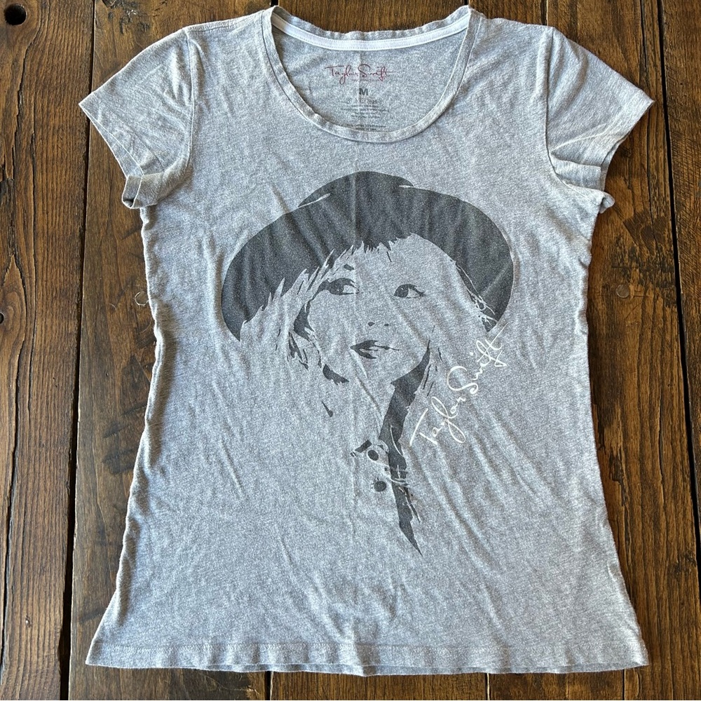 Taylor Swift Face TShirt from RED era size Medium